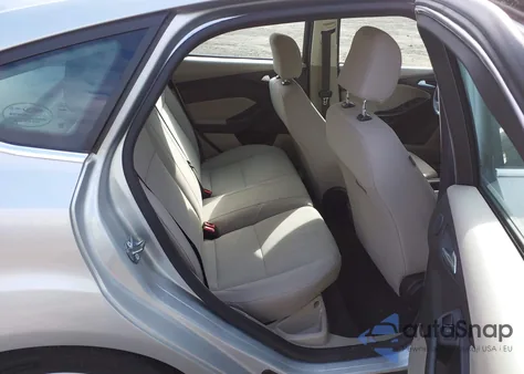 2017 Ford Focus Electric z USA, uszkodzony, nr VIN 1FADP3R46HL316720